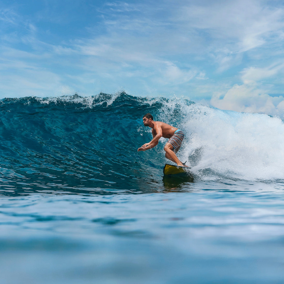 Best Surf Schools in Hawaii for Beginners & Visitors